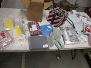 Several poker party kits, cleaners,...