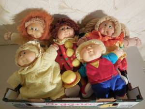 lot 7 image: 5-Cabbage Patch Dolls