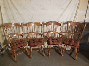 lot 8 image: 4-Chairs With Pads
