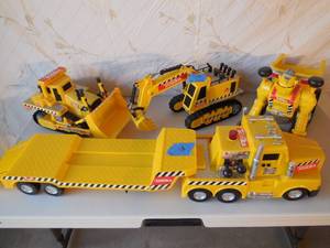 lot 18 image: Group Of Large Plastic Tonka Toys-Battery Operated