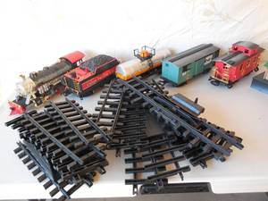lot 48 image: Toy Train Set-Appears To Be Battery Operated