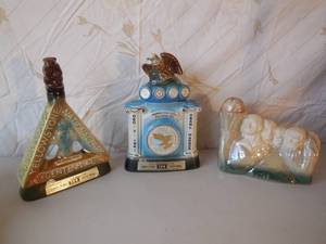 lot 64 image: 2-Beam Bottles Yellow Stone And Pearl Harbor, 1-Dany Bottle Mt. Rushmore