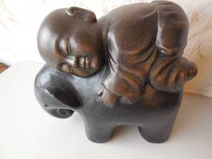 lot 76 image: Boy On Elephant Metal ArtDoor Stop 19x17