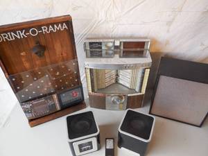 lot 77 image: Antique Table Juke Box, 2-Evolve Speakers With Remote(No Cables), Drink-O-Rama Bar Game, Flashing Light speaker (No Cables)
