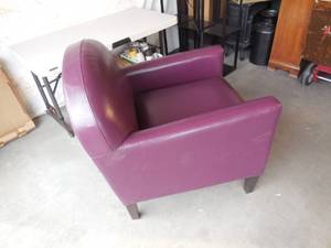 lot 84 image: Nice Purple Leather Chair