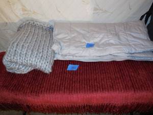 lot 180 image: 3-Nice Blankets