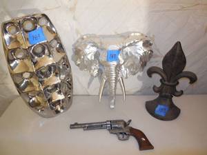 lot 183 image: Art Lot 2-Wall Hangings & 2-Table Art