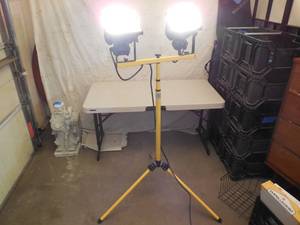 lot 187 image: Telescoping Double Work Light