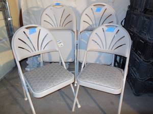 lot 190 image: 4-Padded Folding Chairs