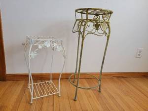 lot 19 image: Metal Staging Pedestals and Baskets