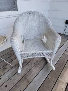 lot 38 image: Traditional Wicker Porch Rocker Set