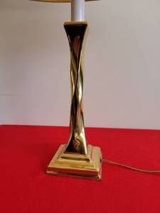 lot 61 image: Polished Brass Twisted Table Lamp