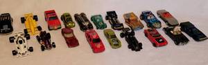 lot 32 image: Vintage Hot Wheels Car and Carrying Case