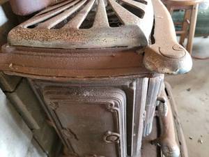 lot 26 image: Antique Cast Iron Wood Burning Stove