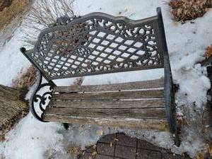 lot 80 image: Handsome Traditional Garden Bench