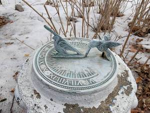 lot 87 image: Hummingbird Sundial