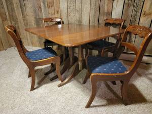 lot 67 image: Charming Vintage Drop Leaf Table Set