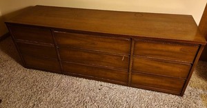 lot 104 image: Mid-Century Modern Vintage 6 Drawer Dresser