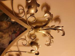 lot 79 image: Lovely Wall Decor Mirror