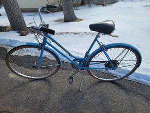 lot 99 image: Vintage Schwinn Suburban Bicycle