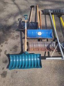 lot 111 image: Snow Removal Kit