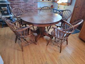 lot 5A image: Classic Oak Dining Set