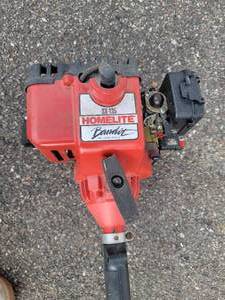 lot 117 image: Homelite Bandit SX-135 Weed Trimmer