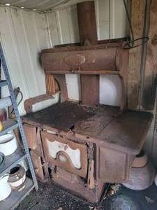 lot 120 image: Antique Iron Furnace Stove from Favorite Stoves and Ranges