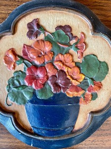 lot 113 image: Vintage Floral Design Plaster Wall Decor