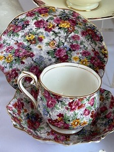 lot 10 image: Variety of Vintage TeacupsSaucers, Plates and More