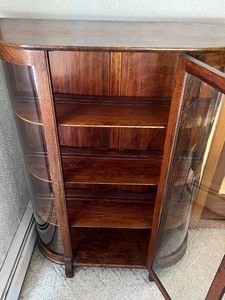 lot 3 image: Antique Curved Glass Curio Cabinet