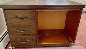 lot 153 image: Sensational Sewing Table