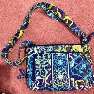 lot 157 image: Variety of Vera Bradley Handbags