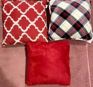 lot 161 image: Variety of Accent Pillows