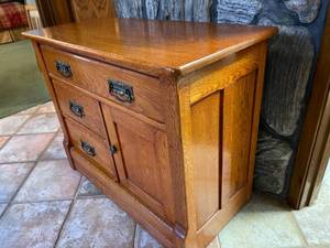 lot 205 image: Vintage Commode
