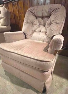 lot 209 image: Tan Upholstered Recliner