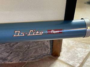 lot 214 image: Vintage De-Lite Flyer Projection Screen