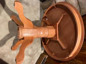 lot 216 image: Wooden Flexsteel Industries Pedestal Table