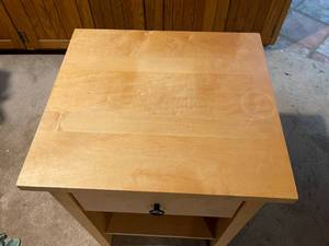 lot 219 image: Wooden Single Drawer Night Stand