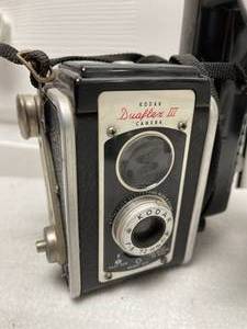 lot 223 image: 2 Vintage Kodak Cameras and Bulbs
