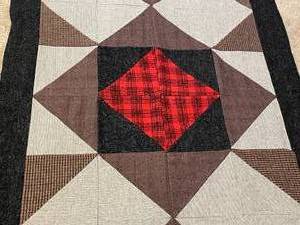 lot 229 image: Vintage Hand Made Quilt