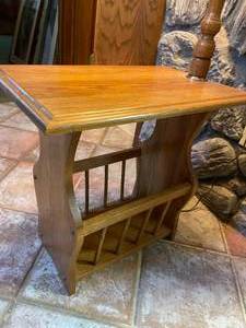 lot 241 image: End Table  Magazine Rack  with Lamp