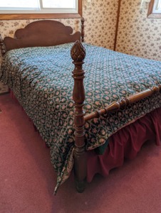 lot 26 image: Vintage Full Bed Frame