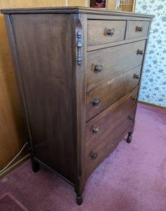 lot 28 image: Vintage Dresser
