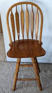 lot 30 image: Pair of Oak Barstools