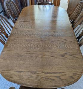 lot 31 image: Beautiful Vintage Oak Dining Set