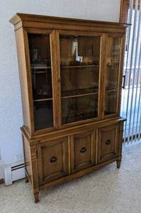 lot 32 image: Petite Vintage Display Hutch