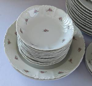 lot 42 image: Imperial H & C Dish Set