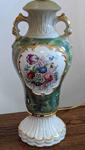 lot 43 image: Vintage Painted Porcelain Table Lamp