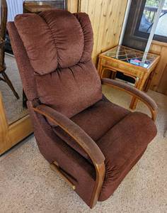 lot 47 image: Maroon Upholstered Recliner